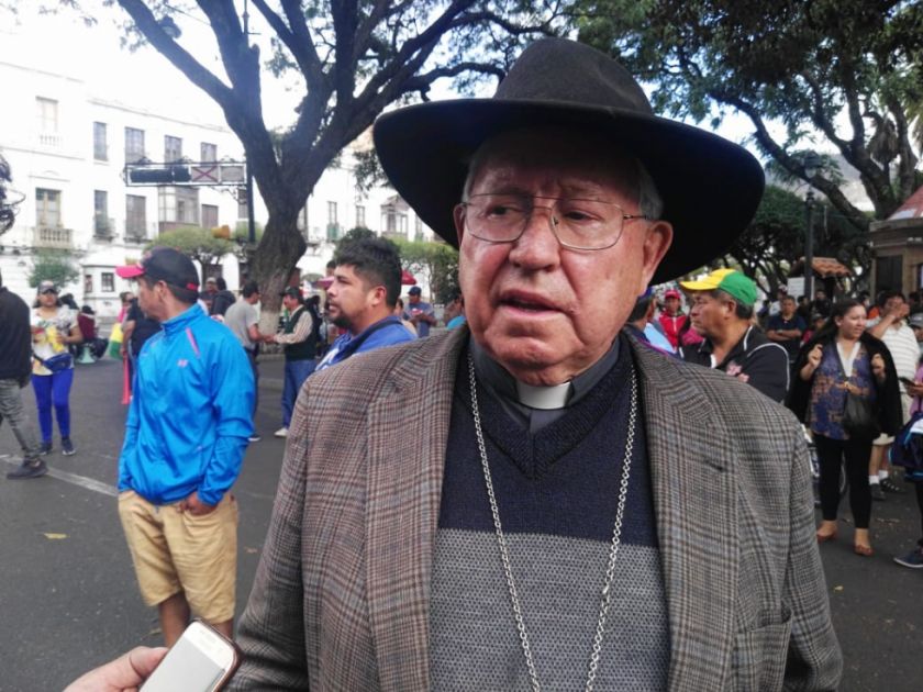 Arzobispo pide humildad y menos soberbia para solucionar el conflicto