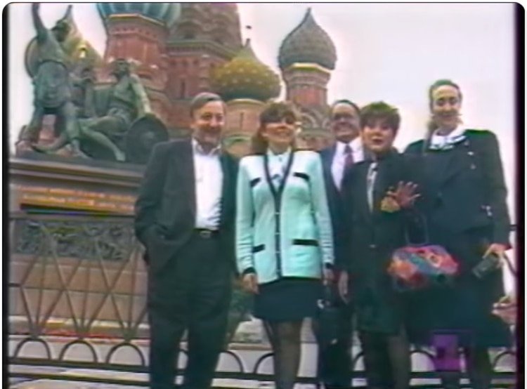 Una imagen del video de su visita