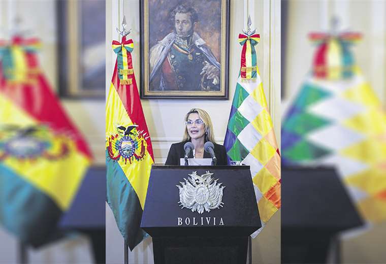 Limitó las candidaturas a Evo Morales y Álvaro García Linera, por no estar habilitados