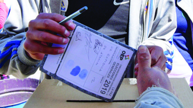 Añez plantea elecciones transparentes con personalidades sin afinidad política