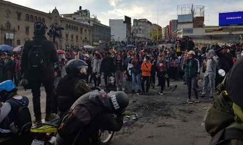 Tensión en La Paz. Manifestantes en la plaza de San Francisco.