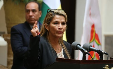 La presidente Jeanine Añez en conferencia de prensa este jueves 14 de noviembre de 2019