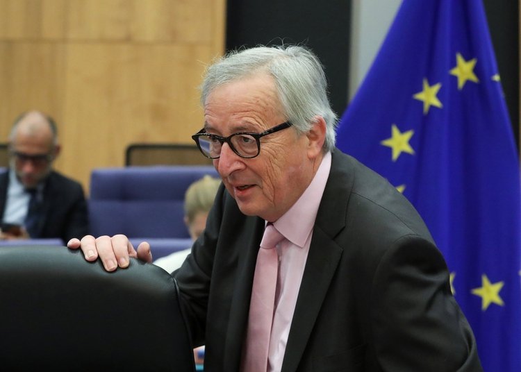 El Presidente de la Comisión Europea, Jean-Claude Juncker, asiste a una reunión del Colegio de Comisarios de la UE en Bruselas, Bélgica, el 6 de noviembre de 2019 (REUTERS/Yves Herman)