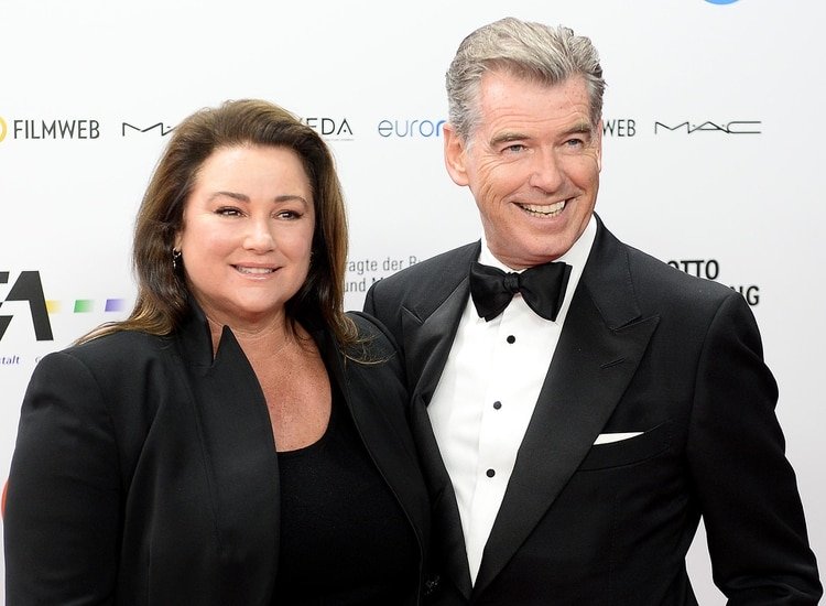  Pierce Brosnan y su esposa Keely Shaye Smith / AFP PHOTO / JANEK SKARZYNSKI