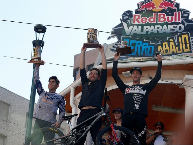 El chileno Pedro Ferreira festeja una victoria en Valparaiso, Chile. (Reuters)