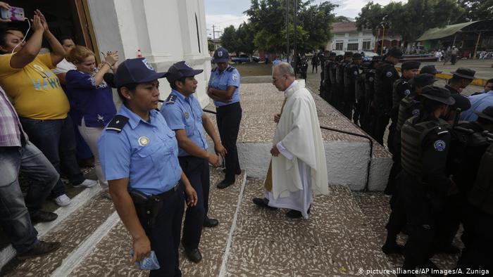 Nicaragua Masaya Hungerstreik Kirche Priester Edwin Roman