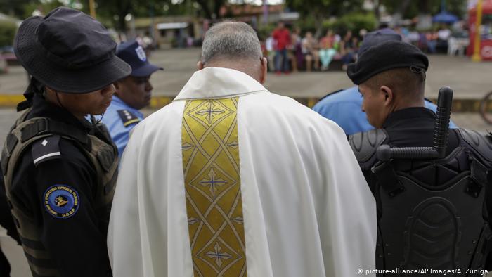Nicaragua Masaya Hungerstreik Kirche Priester Edwin Roman (picture-alliance/AP Images/A. Zuniga)