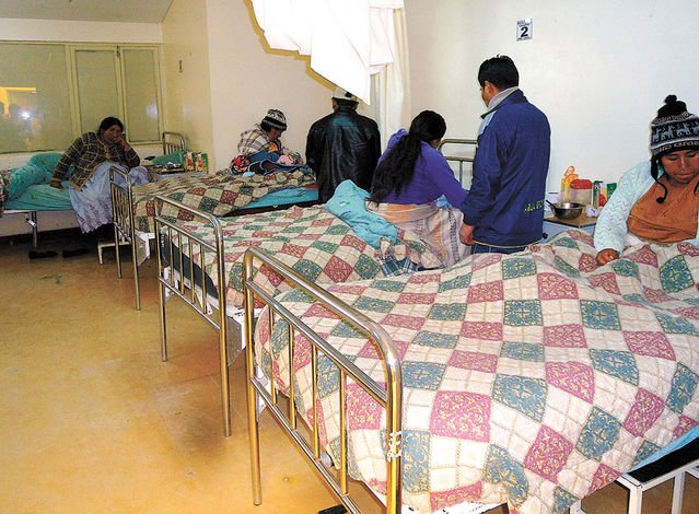 Resultado de imagen para hospitales carencias por bloqueos Bolivia