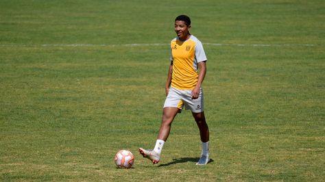 El jugador Moisés Calero durante una práctica del plantel de The Strongest.