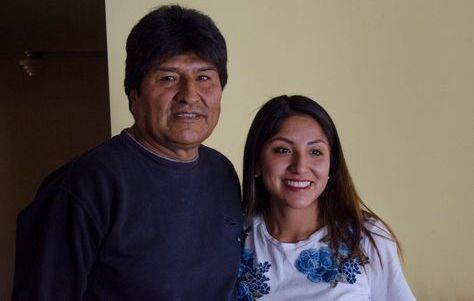 La imagen de Evaliz junto a su padre Evo Morales.