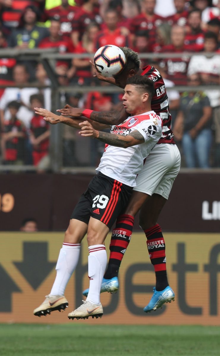 Los primeros ataques del Flamengo fueron por la banda derecha por los pies de Bruno Hernrique