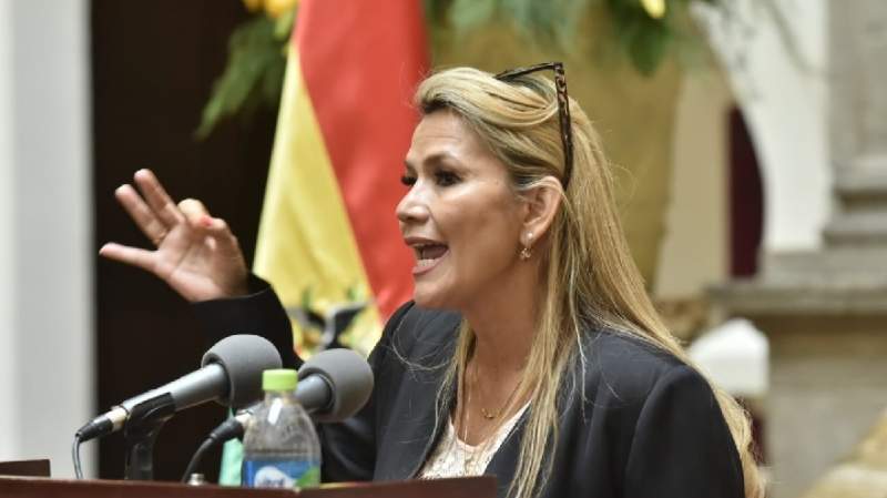 Añez: “No me corresponde hablar de ampliación de mandato”