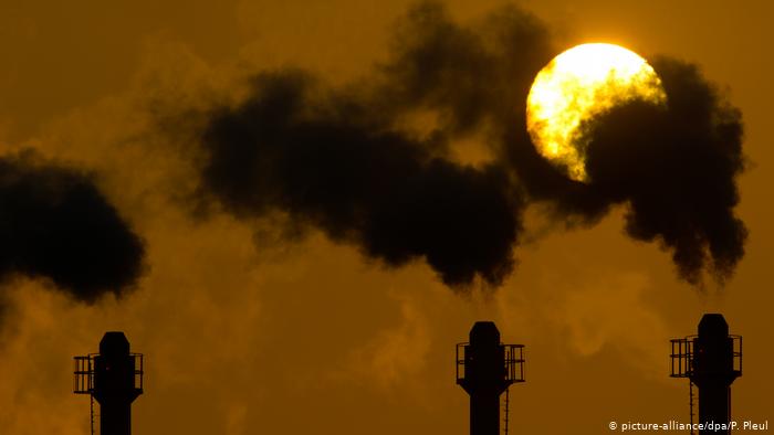 Klima Treibhausgas Symbolbild (picture-alliance/dpa/P. Pleul)