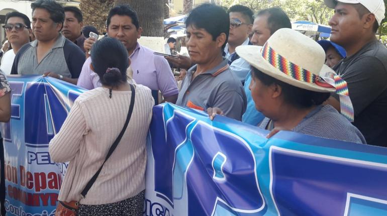 Los microempresarios en la plaza principal. | LOS TIEMPOS
