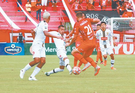 Clausura. El torneo se reanudó el domingo con la goleada 1-5 de The Strongest sobre Guabirá.