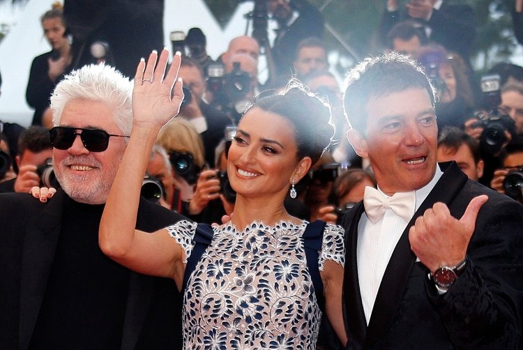 Pedro Almodóvar, Penélope Cruz y Antonio Banderas en la premiere de 