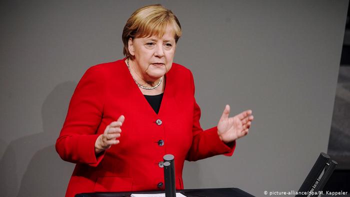 Berlin Bundestag Rede Bundeskanzlerin Angela Merkel (picture-alliance/dpa/M. Kappeler)