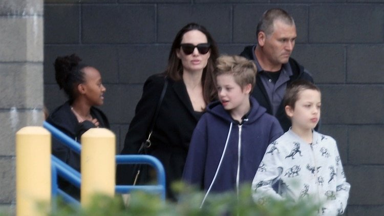 Un juez ordenó que Angelina Jolie deberá darle más visitas a Brad Pitt con sus hijos (Foto: Grosby Group)