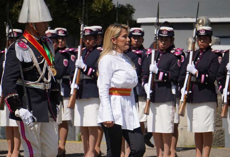 La jefa de Estado en el Colegio Militar de La Paz I Foto: APG Noticias.
