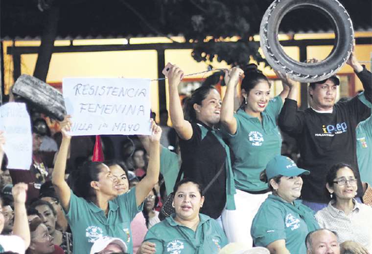 Los vecinos corearon “Camacho y Pumari, un solo corazón”. Foto: Jorge Uechi