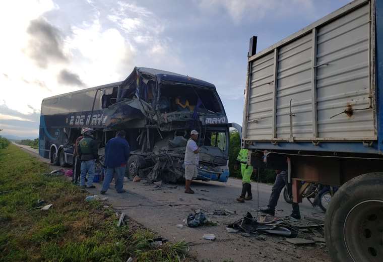 Así quedó la flota y el camión que protagonizaron el accidente