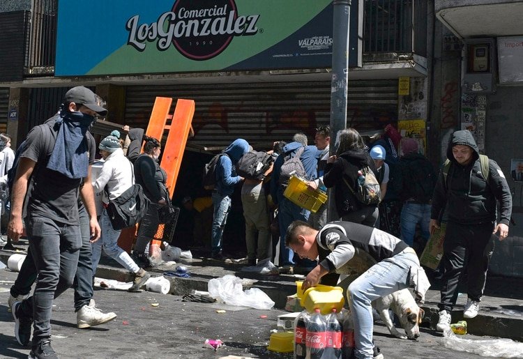 Detuvieron a siete mujeres y cinco hombres, pertenecientes a una banda de narcotraficantes llamada “Los Chaguas” (AFP)
