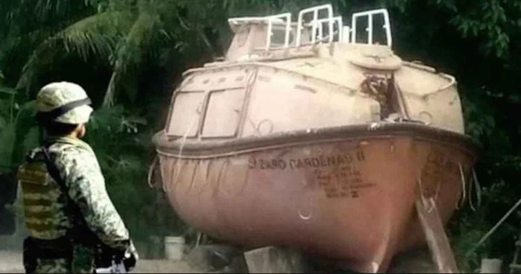 Elementos de la Secretaría de Marina detuvieron un submarino de Michoacán en Guerreo con grandes cantidades de droga Foto: (Semar)
