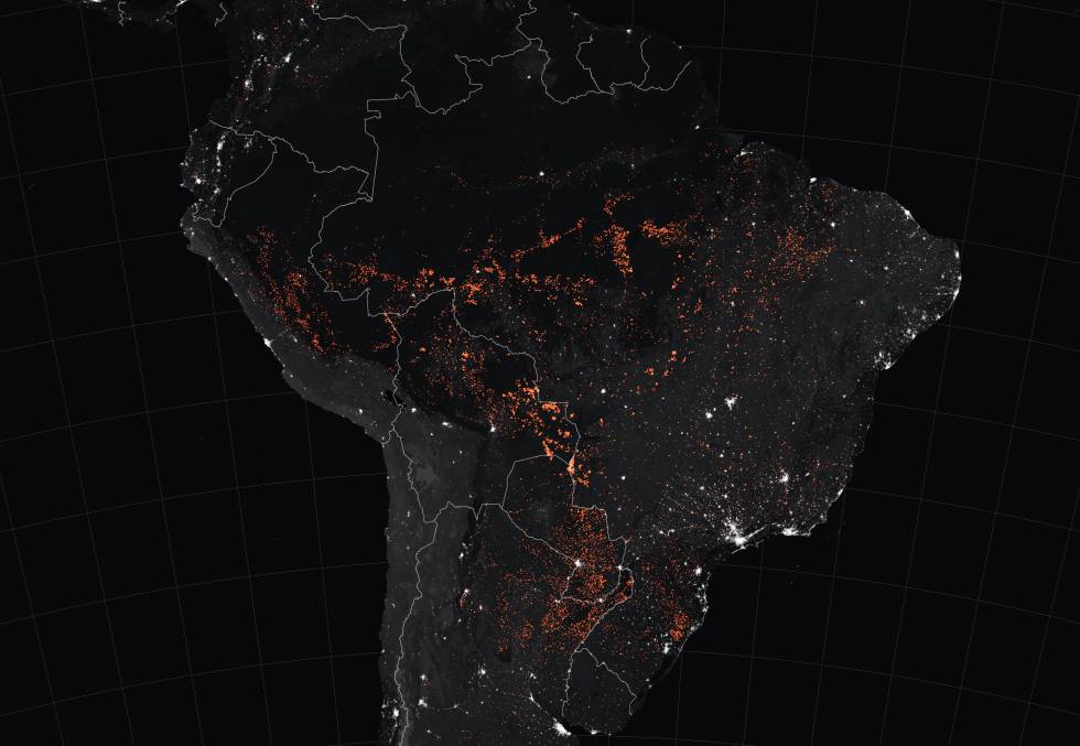 Incendios en América del sur vistos por la noche. La imagen acumula los producidos entre el 15 y el 22 de agosto de este año.