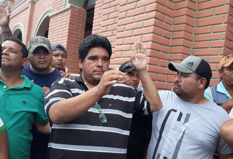  Juan Pablo Viveros (centro)