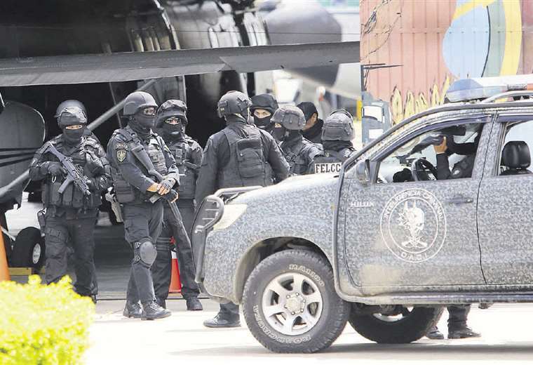 Con agentes vestidos de negro, patrullaje aéreo y terrestre, así se ejecutó el traslado de Montenegro