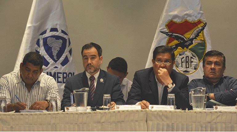 El Comité Ejecutivo de la Federación Boliviana de Fútbol en Tarija, ayer. | APG