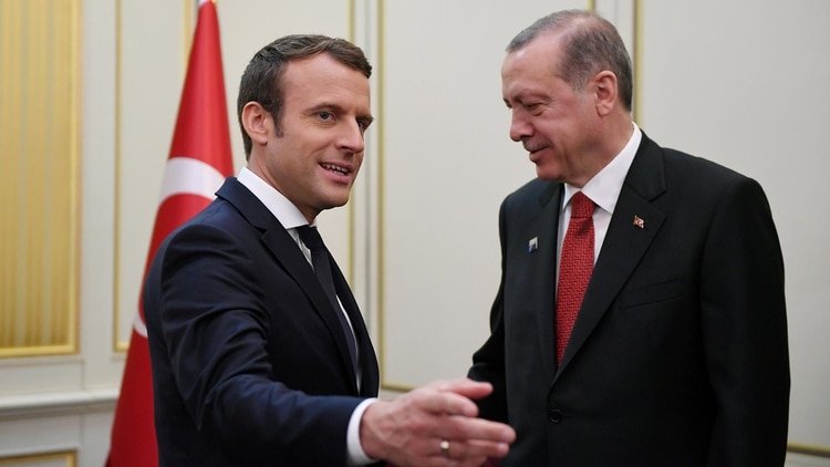 Emmanuel Macron junto a Recep Tayyip Erdogan (Reuters)