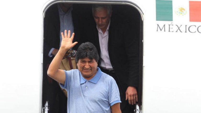 Evo responsabiliza al Gobierno por inconvenientes en trámites ante el Consulado en México