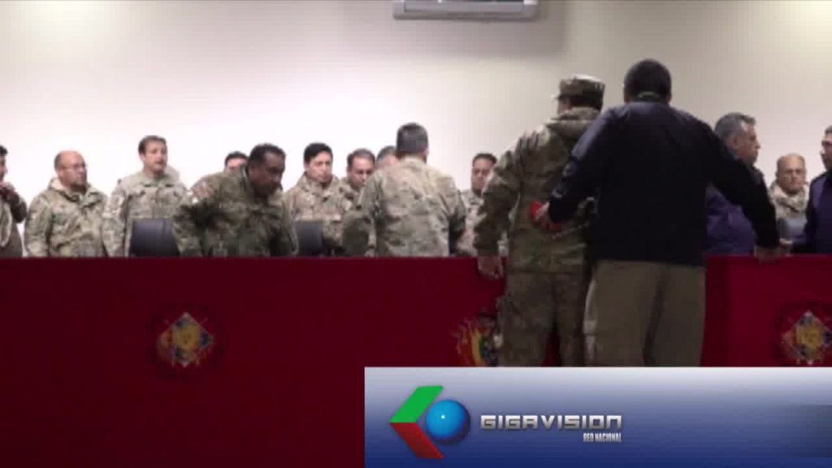 FISCALIA ADMITIO DENUNCIA CONTRA EX CMDTE. FF.AA. W. KALIMAN POR NO HABER SACADO MILITARES A TIEMPO