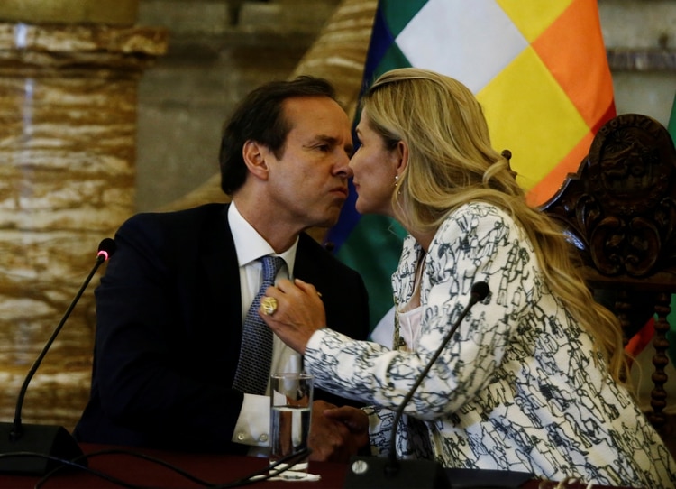 Jeanine Áñez y Jorge Quiroga. REUTERS/David Mercado