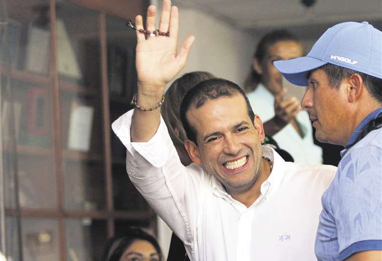 Luis Fernando Camacho dijo que Marco Pumari conocía su decisión desde el pasado martes. Foto: Hernan Virgo