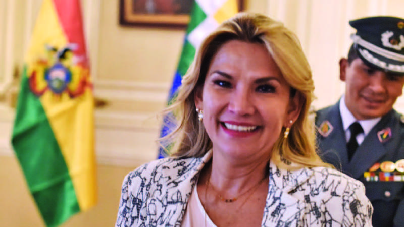 Jeanine Añez, la chica que no quería ser ama de casa y que llegó a la Presidencia