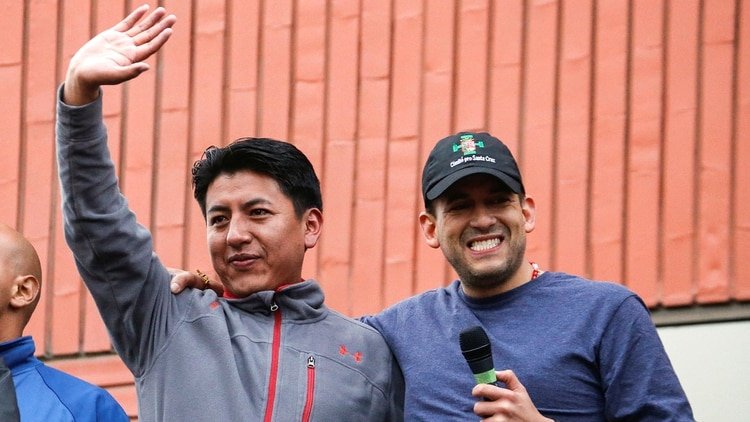 Camacho y Pumari, durante un acto que compartieron el mes pasado en La paz, antes de comenzar a competir por la candidatura presidencial