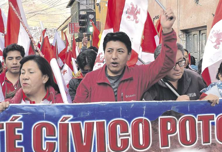 Marco Antonio Pumari estuvo ayer en la ciudad de La Paz y se reunió con varios sectores