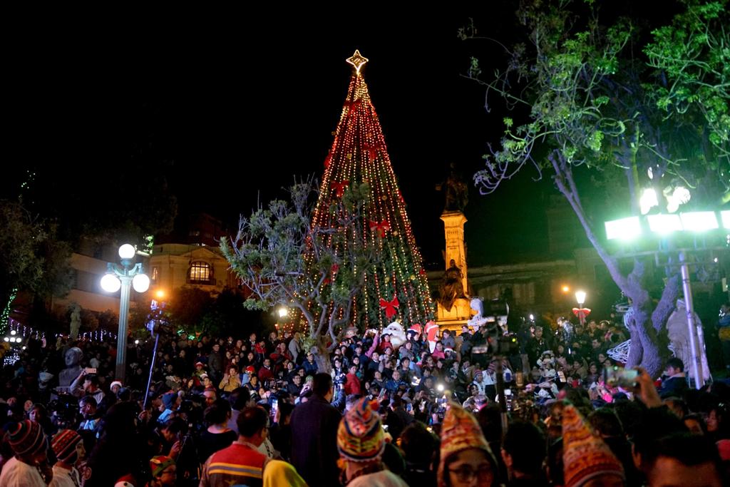 ¡YA SE SIENTE EL ESPÍRITU NAVIDEÑO EN BOLIVIA! hace un momento