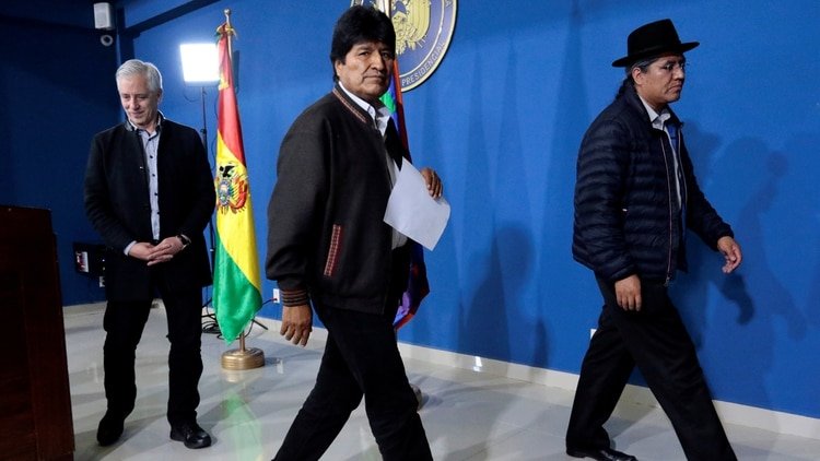 Evo Morales junto a García Linera y Diego Pary, el pasado 9 de noviembre (REUTERS/Manuel Claure)