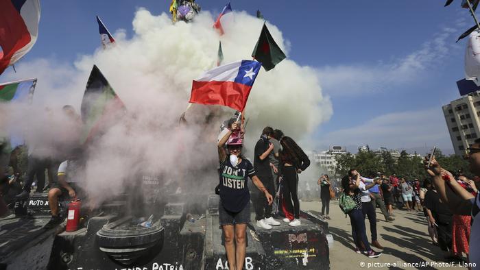 Chile Proteste (picture-alliance/AP Photo/F. Llano)