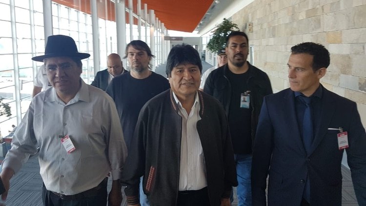 Evo Morales llegó a la Argentina tras un breve paso por México.