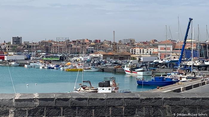 Puerto siciliano de Catania, en Italia, el país donde la mayoría de los migrantes nigerianos pisa suelo europeo por primera vez. (DW/Jan-Philipp Scholz)