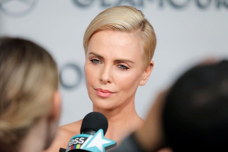 Charlize Theron asistiendo a los Premios 2019 Glamour Women Of The Year en Manhattan, Nueva York, Estados Unidos. 11 de noviembre, 2019 (Reuters)