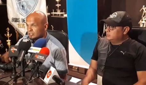 Francisco Argüello (izq.) durante la conferencia de prensa de este martes. Foto: Captura Tv