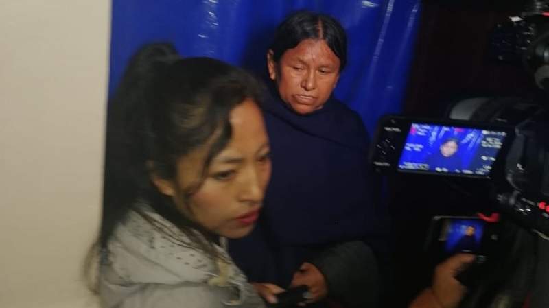 Achacollo llega a La Paz y asiste a su audiencia cautelar