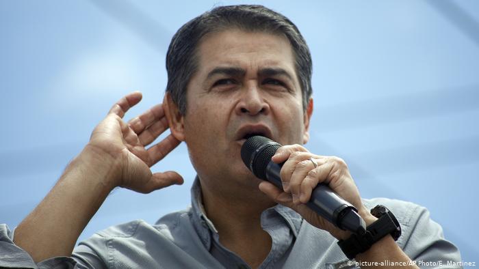El presidente de Honduras, Juan Orlando Hernández, se vio perjudicado por su hermano, vinculado al narcotráfico. (picture-alliance/AP Photo/E. Martinez)