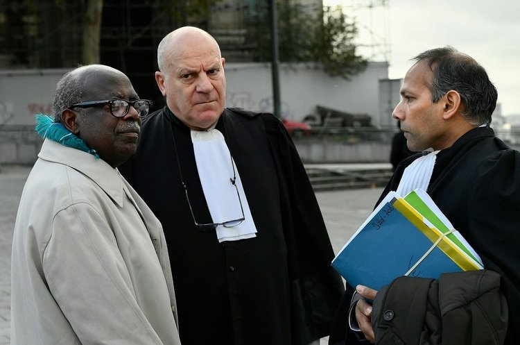 Fabien Neretsé con su defensa (foto via AFP)