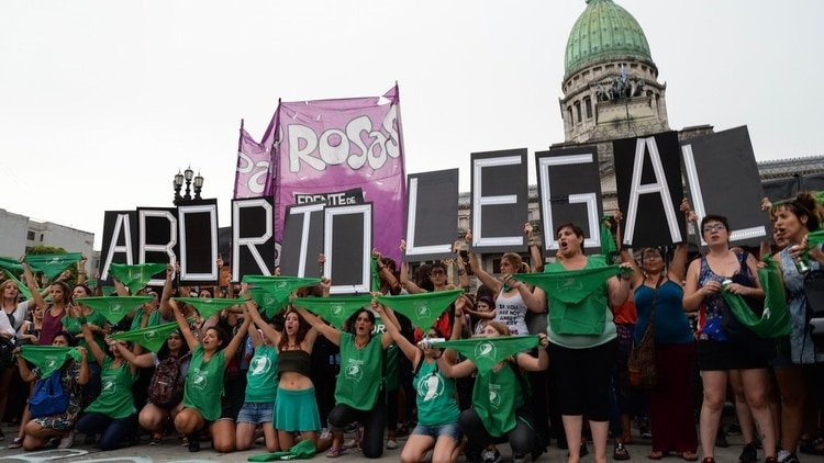 Un grupo de feministas en Buenos Aires, Argentina. (Julieta Ferrario)